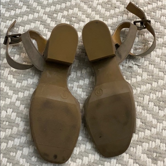 Universal Thread Sandals 7.5 - Picture 3 of 3